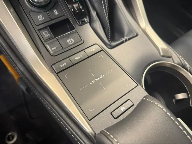 Lexus NX 300h AWD Business Line 2018 Hybride Benzine 23