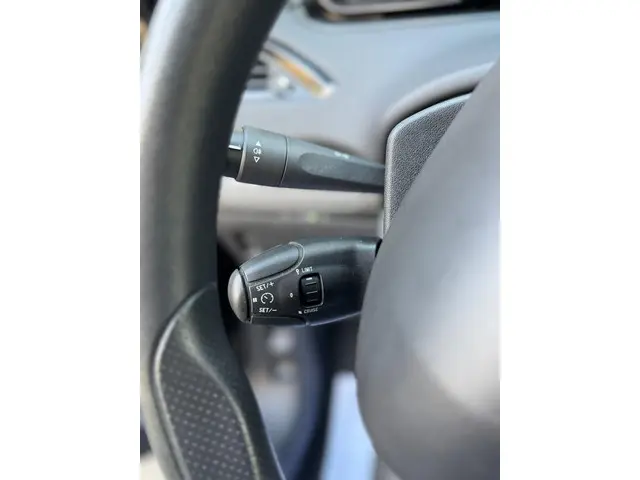 Peugeot 208 1.0 VTi LIKE 2014 Benzine 11