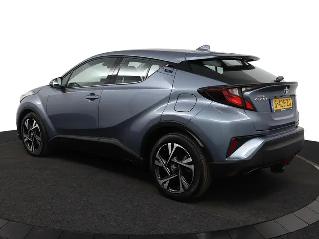 Toyota C-HR 1.8 Hybrid Dynamic 2023 Hybride Benzine 12