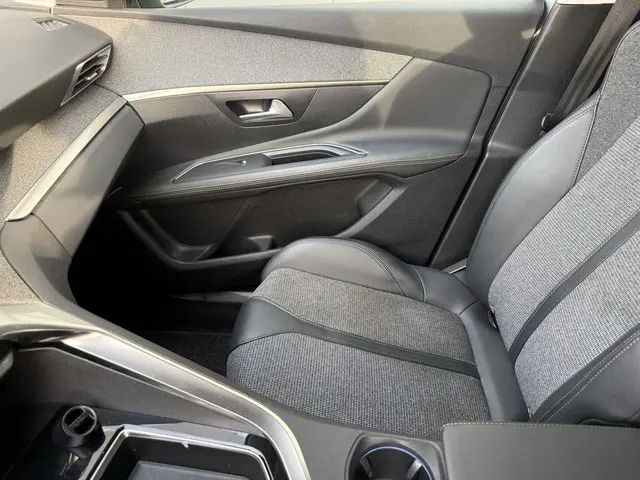 Peugeot 3008 1.2 PureTech Allure 2019 Benzine 17