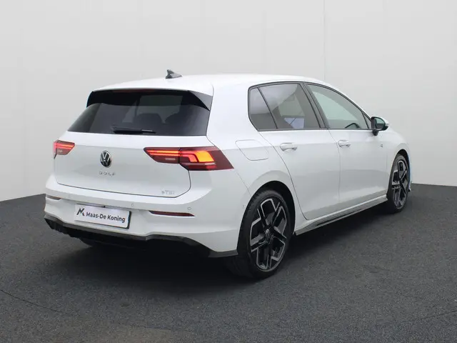 Volkswagen Golf 1.5eTSI/150PK R-Line DSG 2025 Benzine 2