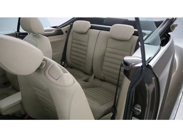 Volkswagen Beetle 2.0 TDI 140pk Design 2013 Diesel 44