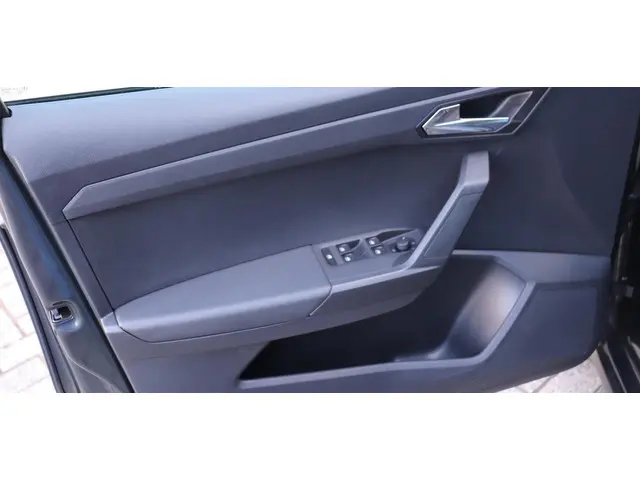 SEAT Arona 1.0 TSI Style Business Intense 2019 Benzine 5