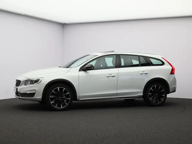 Volvo V60 Cross Country 2.0 T5 Polar+ 2018 Benzine 26