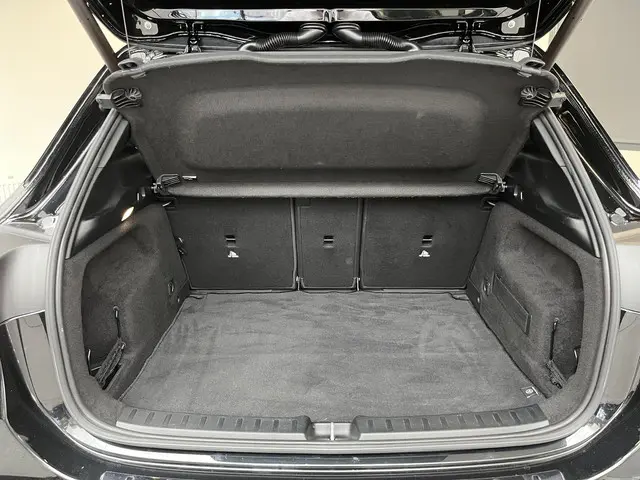 Mercedes-Benz GLA 250 e AMG Line 2020 Hybride Benzine 22
