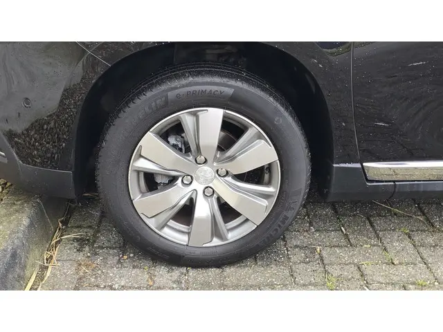 Peugeot 2008 1.2 VTi Allure Pack Premium Plus 2014 Benzine 9