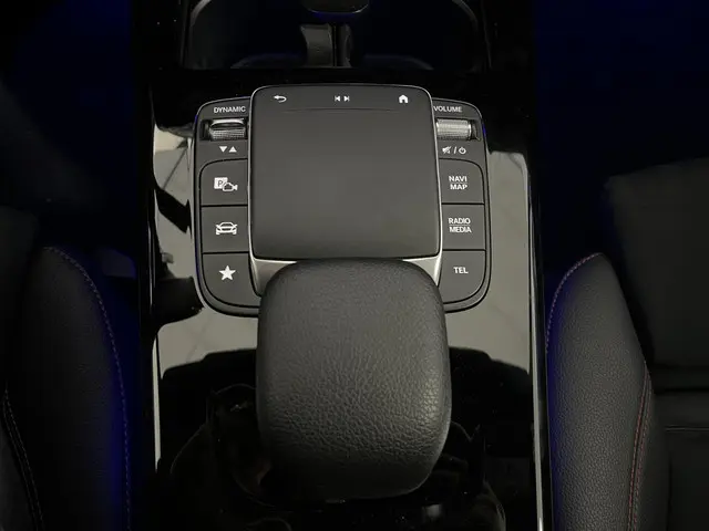 Mercedes-Benz CLA 200 AMG Line 2021 Benzine 30