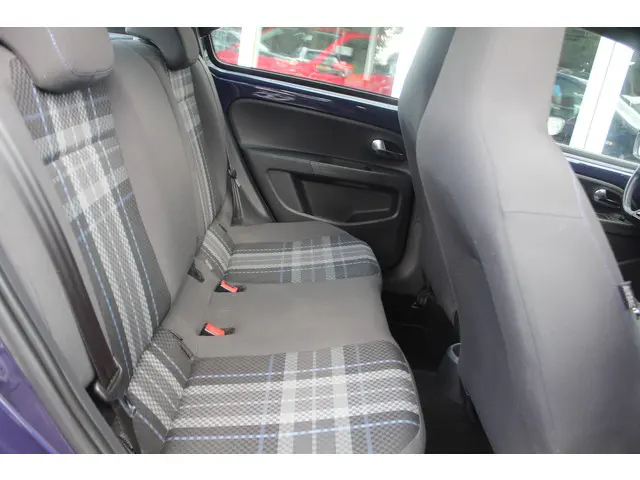 Volkswagen up! 1.0 CLUB high up! BlueMotion 2015 Benzine 9