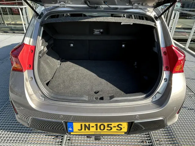 Toyota Auris 1.8 Hybrid Executive 2015 Hybride Benzine 10