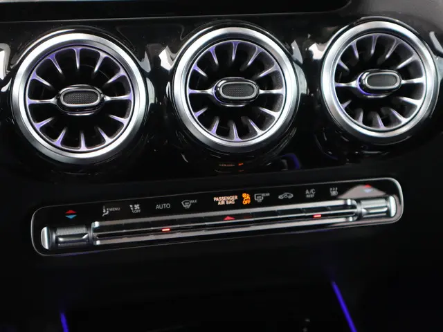 Mercedes-Benz GLA 250 e AMG Line 2022 Hybride Benzine 29