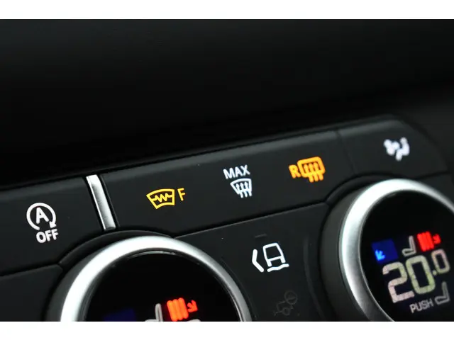 Land Rover Defender 110 3.0 D250 2023 Diesel 26