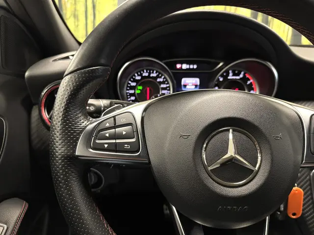 Mercedes-Benz A-Klasse AMG 45 4MATIC 2017 Benzine 28