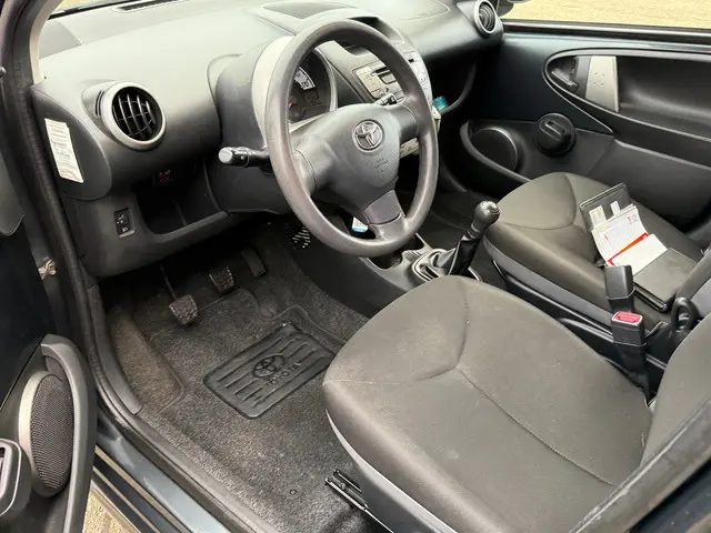 Toyota Aygo 1.0 VVT-i Now 2014 Benzine 8