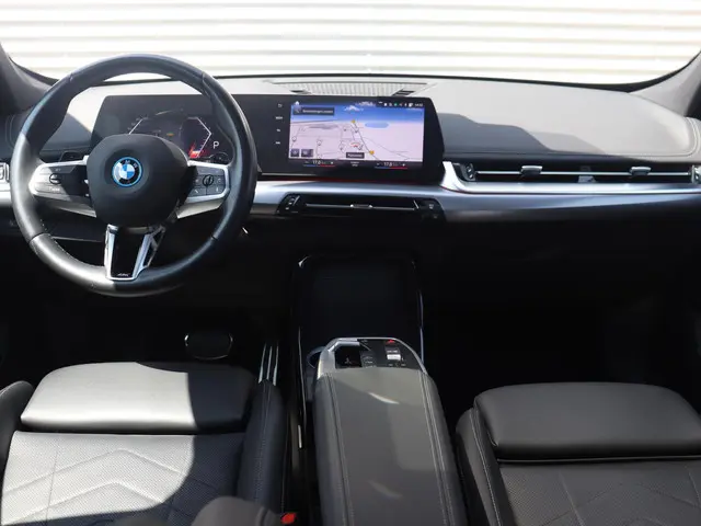 BMW X1 xDrive25e 2023 Hybride Benzine 11