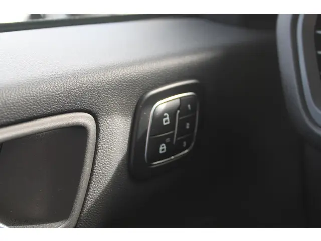 Ford Kuga 2.5 PHEV ST-Line X 2025 Hybride Benzine 10