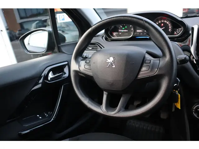 Peugeot 208 1.0 VTi Blue Lease 2013 Benzine 28