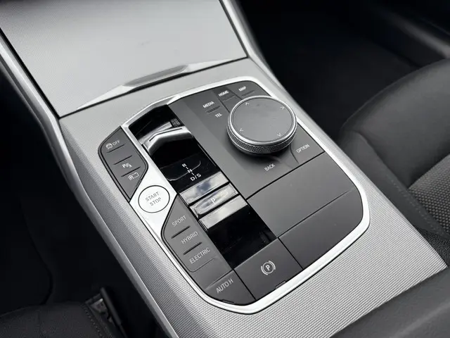 BMW 3 Serie Touring 330e 2024 Hybride Benzine 16