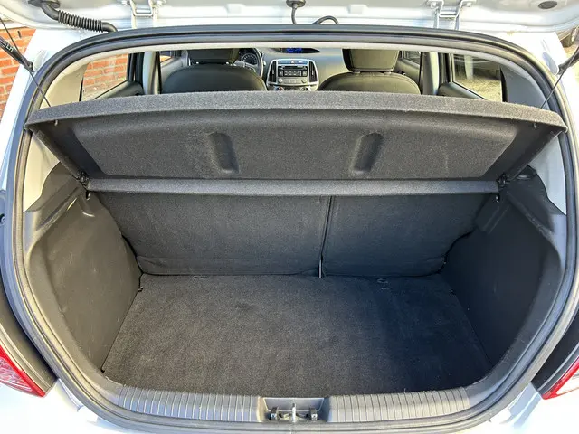 Hyundai i20 1.2i Business Edition 2013 Benzine 17