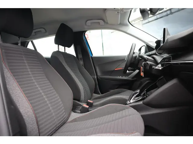 Peugeot 2008 1.2 PT ACTIVE PACK 130PK 2021 Benzine 17