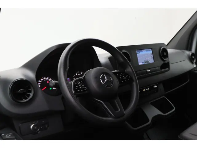 Mercedes-Benz Sprinter 2