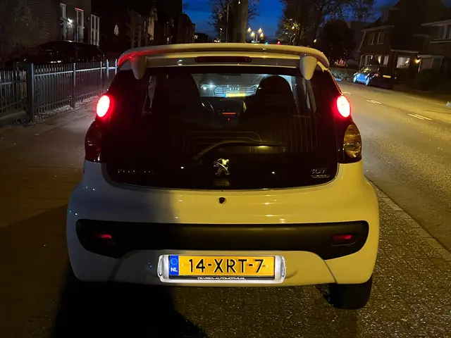 Peugeot 107 1.0 EXCLUSIVE NL-AUTO-NAP 2012 Benzine 66