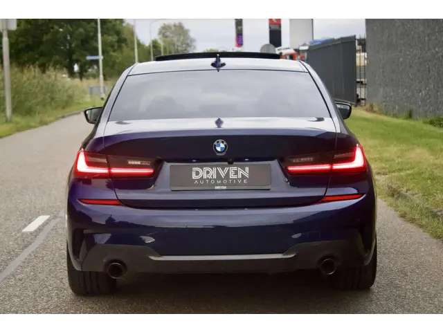 BMW 3 Serie 330i High Executive Edition 2019 Benzine 11