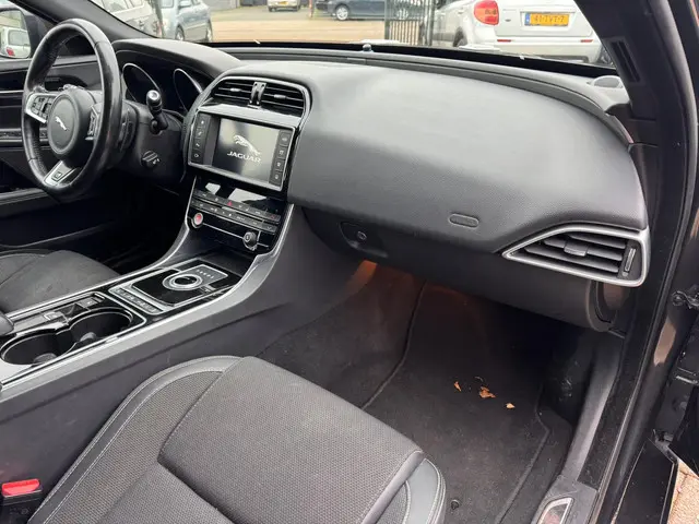Jaguar XE 2.0 D Portfolio 2016 Diesel 16