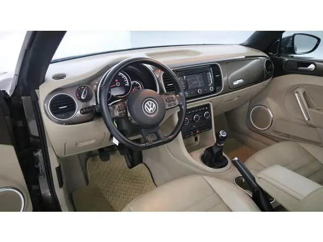 Volkswagen Beetle 2.0 TDI 140pk Design 2013 Diesel 25