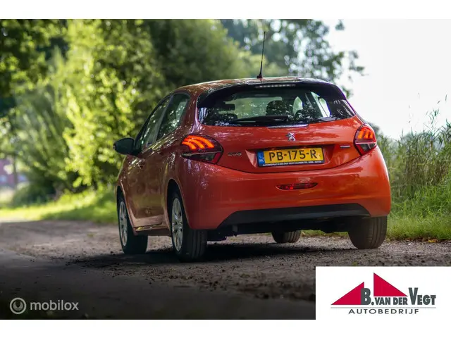 Peugeot 208 1.2 PureTech Blue Lion 2017 Benzine 2