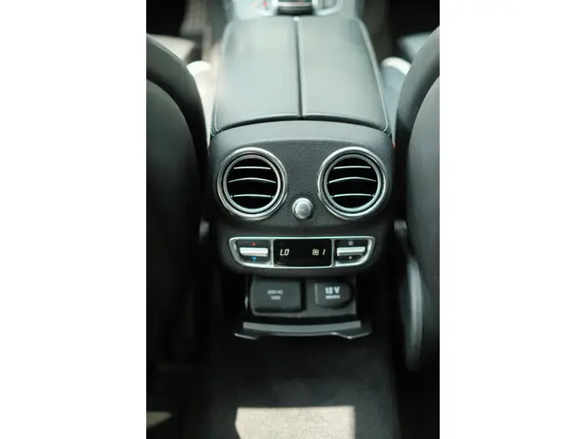 Mercedes-Benz C-Klasse AMG 63 S 2015 Benzine 17