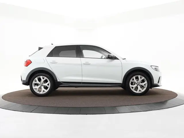 Audi A1 citycarver 30 TFSI 115pk epic 2019 Benzine 23