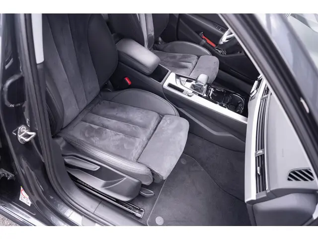 Audi A4 Avant 35 TFSI Business Edition 2021 Benzine 32