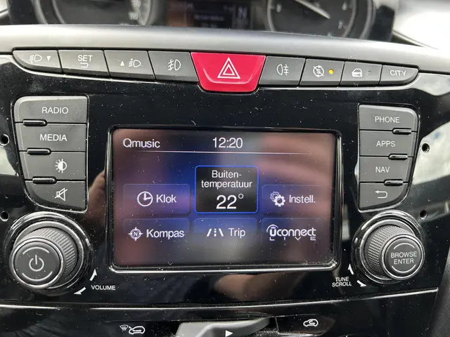Lancia Ypsilon 0.9 TwinAir Opening Edition 2016 Benzine 23