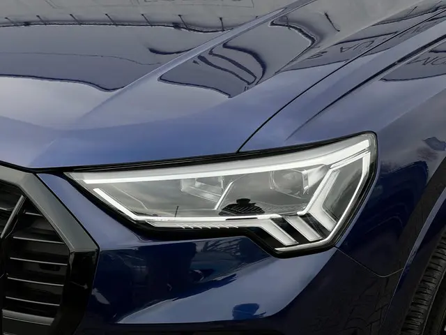 Audi Q3 45 TFSI e S edition 2023 Hybride Benzine 14