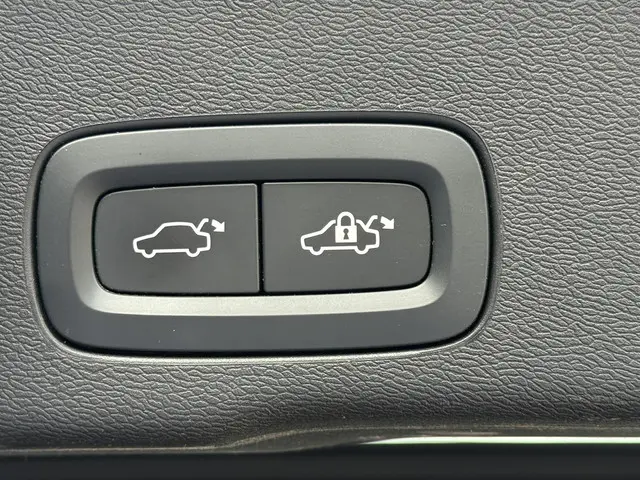 Volvo XC60 B4 D AWD Plus Dark 2023 Diesel 18