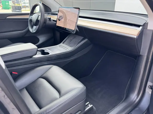 Tesla Model Y Long Range AWD 75 kWh 2021 Elektrisch 18