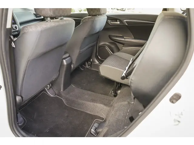 Honda Jazz 1.3i VTEC COMFORT 2017 Benzine 27
