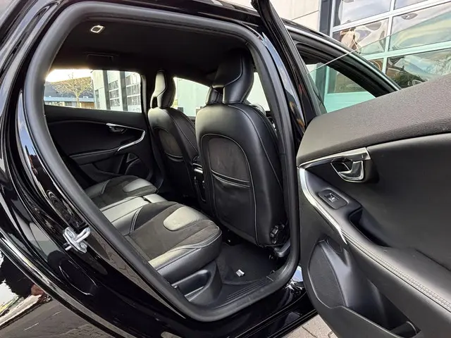 Volvo V40 2.0 T4 R-Design 2018 Benzine 11