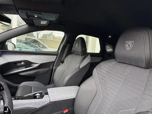 Peugeot 3008 1.2 Hybrid 145 GT 2025 Hybride Benzine 22