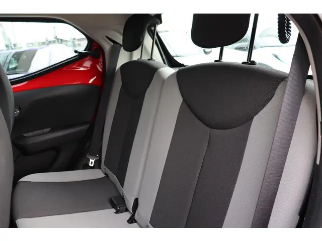 Toyota Aygo 1.0 VVT-i x-nav, 2018 Benzine 14