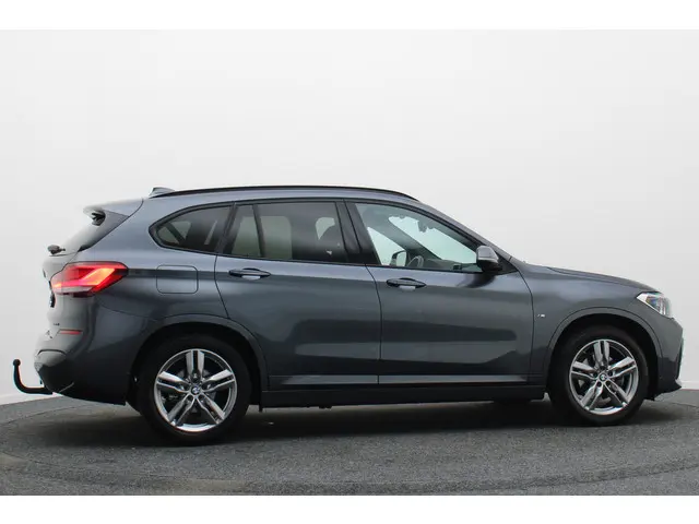 BMW X1 sDrive18i High Executive 2021 Benzine 8