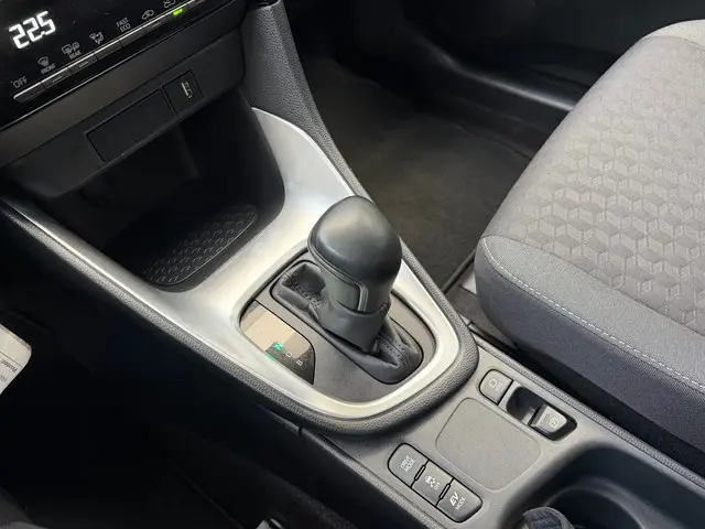 Toyota Yaris 1.5 Hybrid Active 2022 Hybride Benzine 22