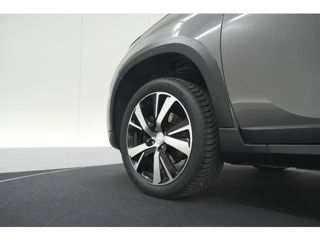 Peugeot 2008 PureTech 130 GT-Line 2019 Benzine 17