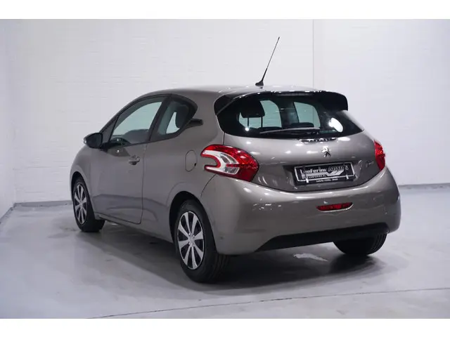 Peugeot 208 1.4 e-HDi Active 2013 Diesel 7