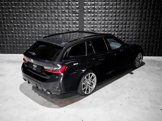 BMW 3 Serie Touring 330e 2022 Hybride Benzine 49