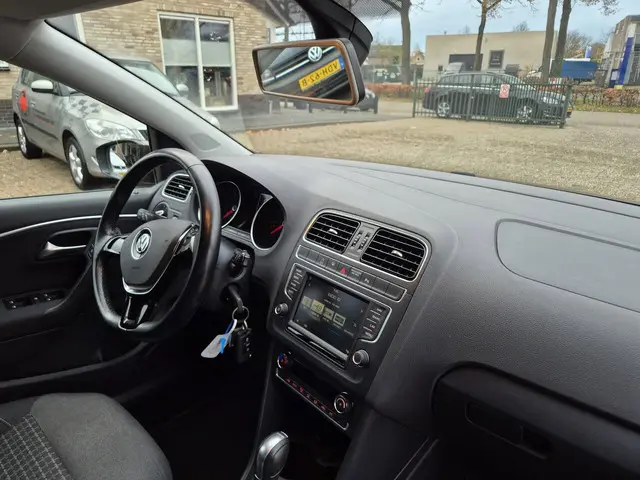 Volkswagen Polo 1.2 TSI Highline 2016 Benzine 16