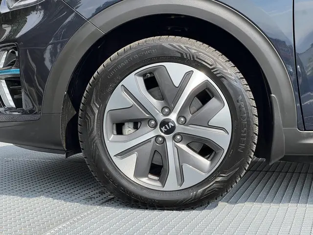 Kia e-Niro DynamicPlusLine 64 kWh 2021 Elektrisch 28