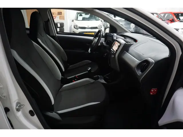 Toyota Aygo 1.0 VVT-i x-sport 2016 Benzine 19