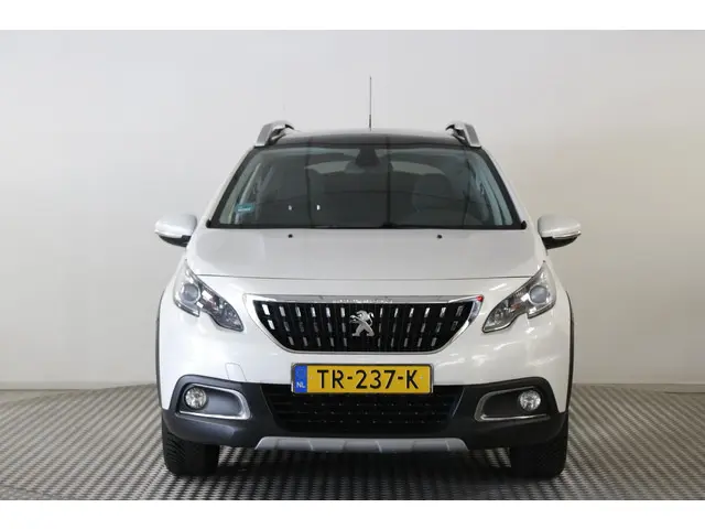 Peugeot 2008 1.2 PureTech Allure 130 PK. 2018 Benzine 32