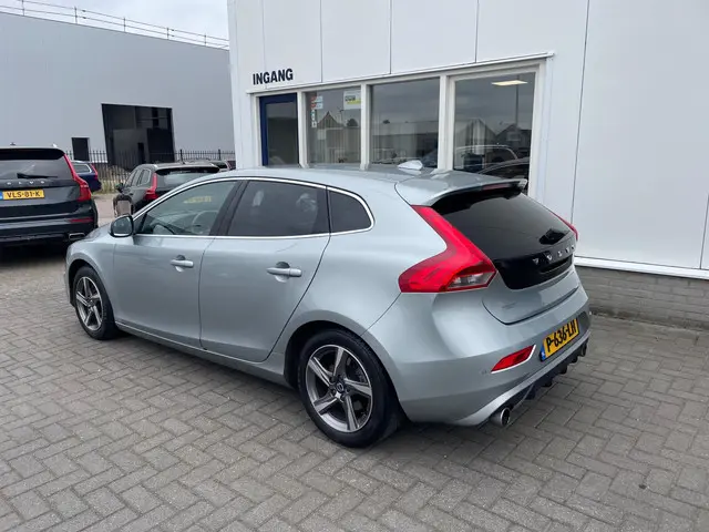 Volvo V40 2.0 T3 R-Design 2015 Benzine 7